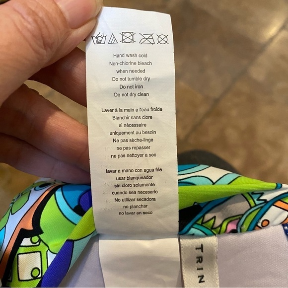 NWOT~TRINA TURK Women Multicolor Pattern Padded Bikini Top Size 6 - Picture 7 of 7